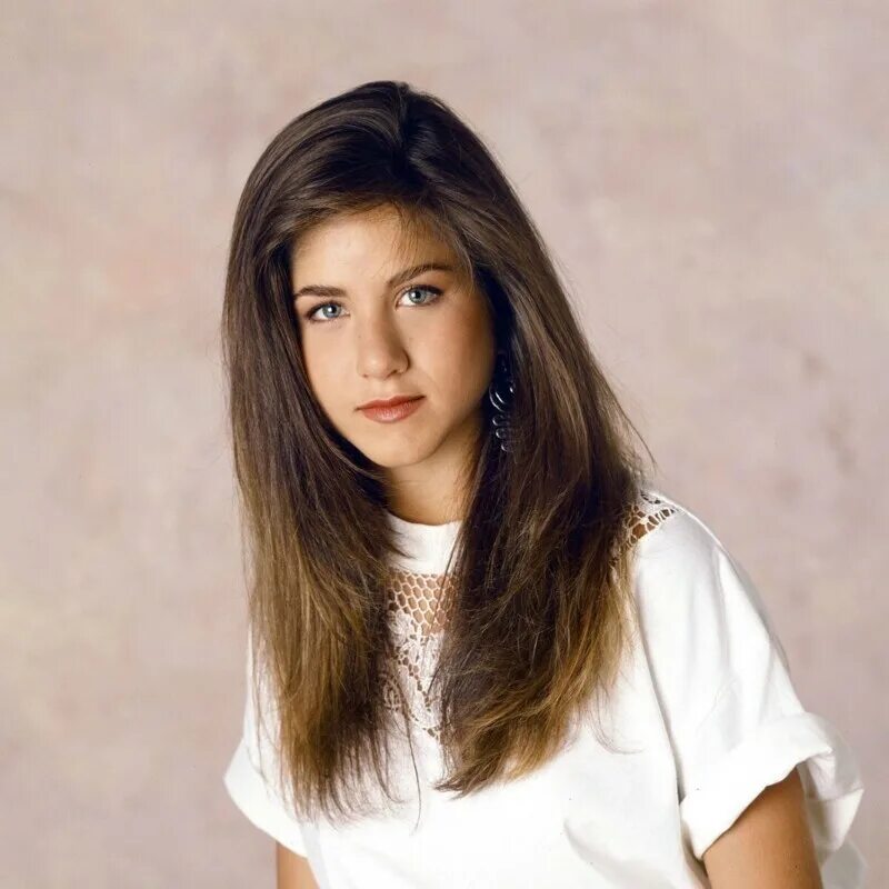 Молодая 1990. Дженнифер Энистон в молодости. Дженнифер Энистон 1990. Jennifer Aniston в молодости. Дженнифер Энистон в юности.