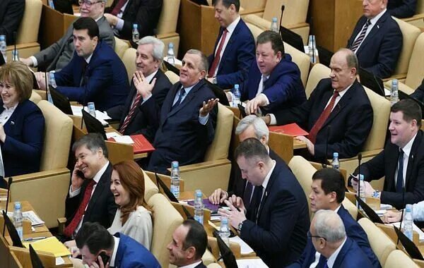 Российские власти запретили. Партия власти фото. депутат госдумы выехала за границу. депутаты запретили игры с иностранными героями. депутаты череповца.