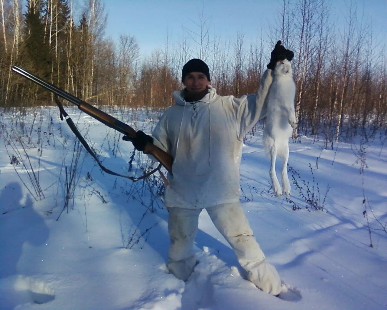 Охота зимой. Охотник зимой. Охотник в зимнем лесу. Охотник полетел