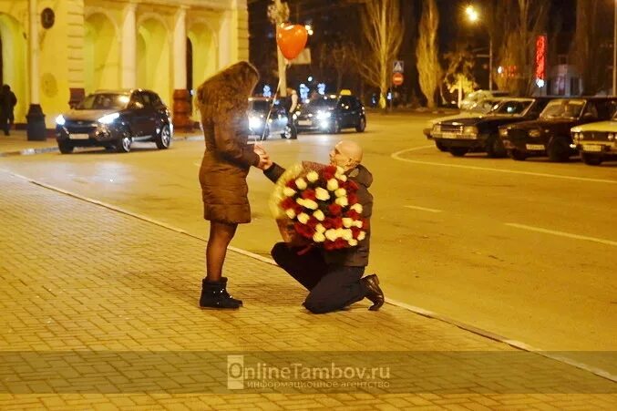 Поступки ради девушки. Предложение девушке из машин. Красивые поступки ради девушки. Поступки ради любви.