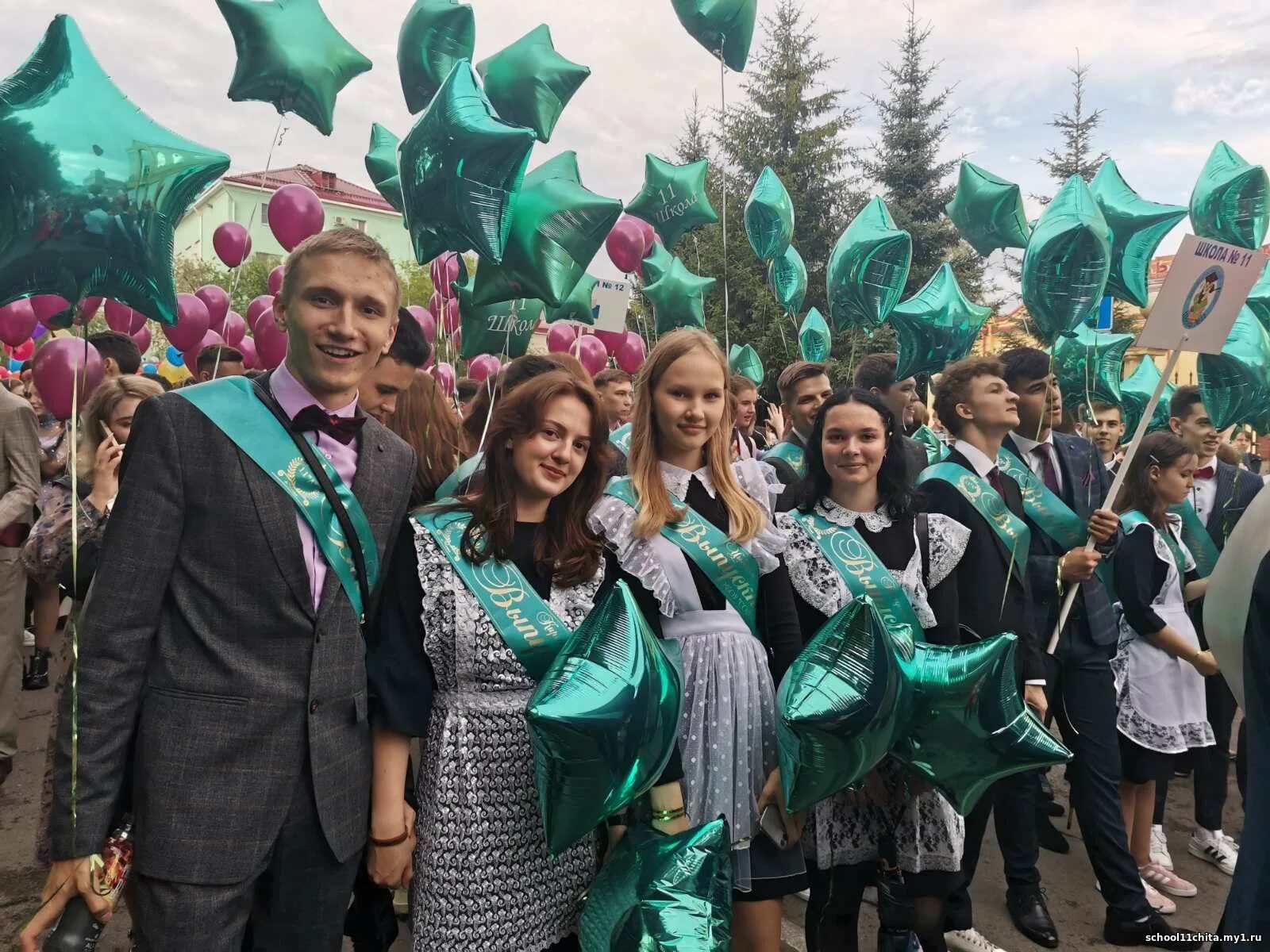 Выпуск 2025 программа. Выпускники 11 класса. выпуск 2025. выпускной 2025 11 класс. вручение аттестатов 11 класс 2025.