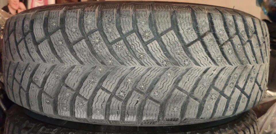 Шины michelin 215 65 r16. Michelin studded x Green. Континенталь 215/65 r16 на Фольксваген. Мишлен studded. Шина Мишлен эйдж.