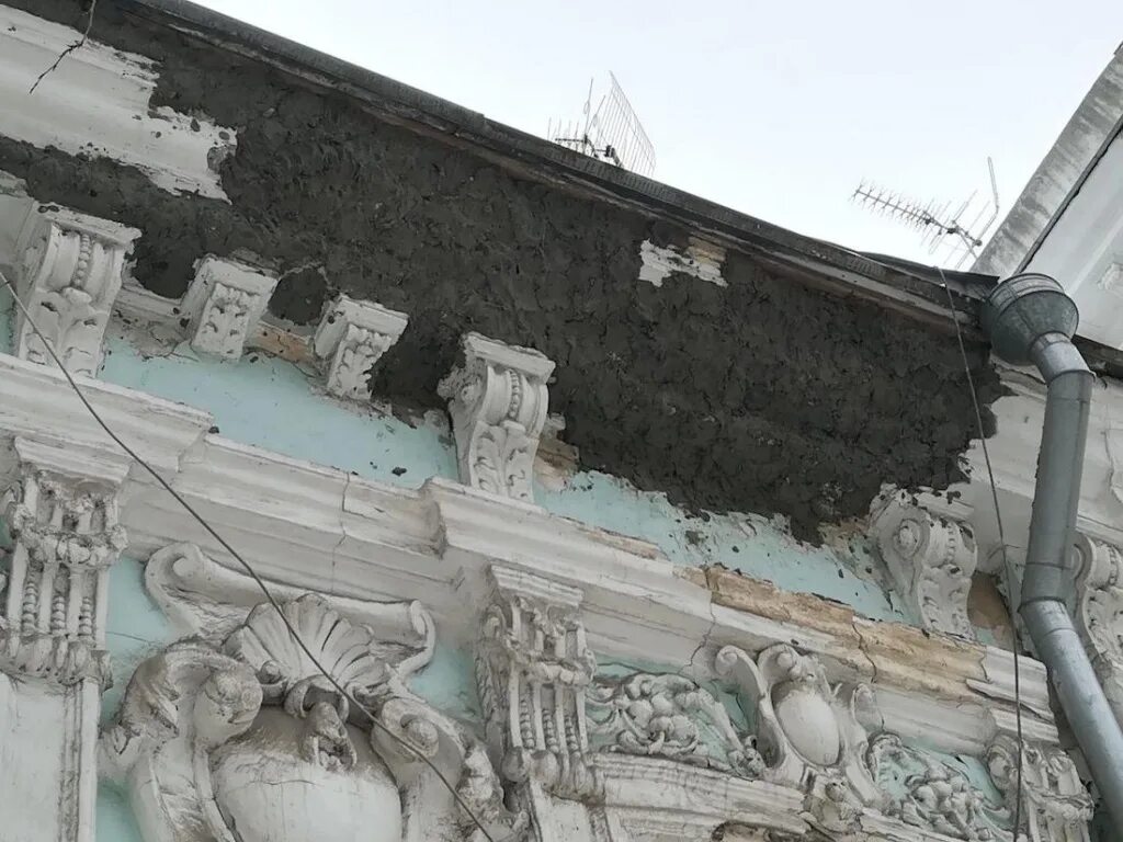 Реставрация ростов на дону. Реставрация старинных зданий. ужасная реконструкция исторических зданий. разрушенная лепнина на фасаде. здания которые отреставрировали.