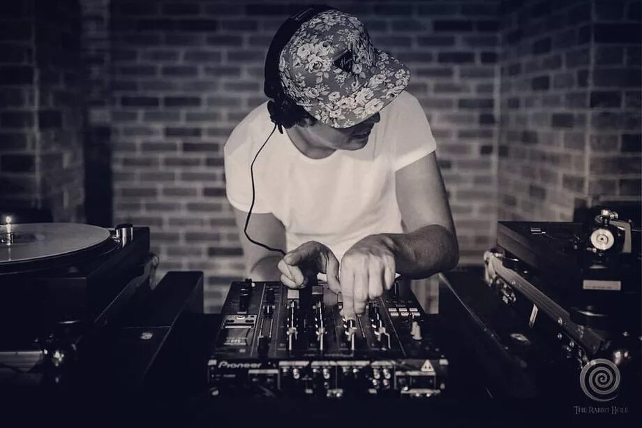 Korolova dj. Диджейские вертушки. Dj aux 2022. Denon dj sc5000. Denon dj sc6000.