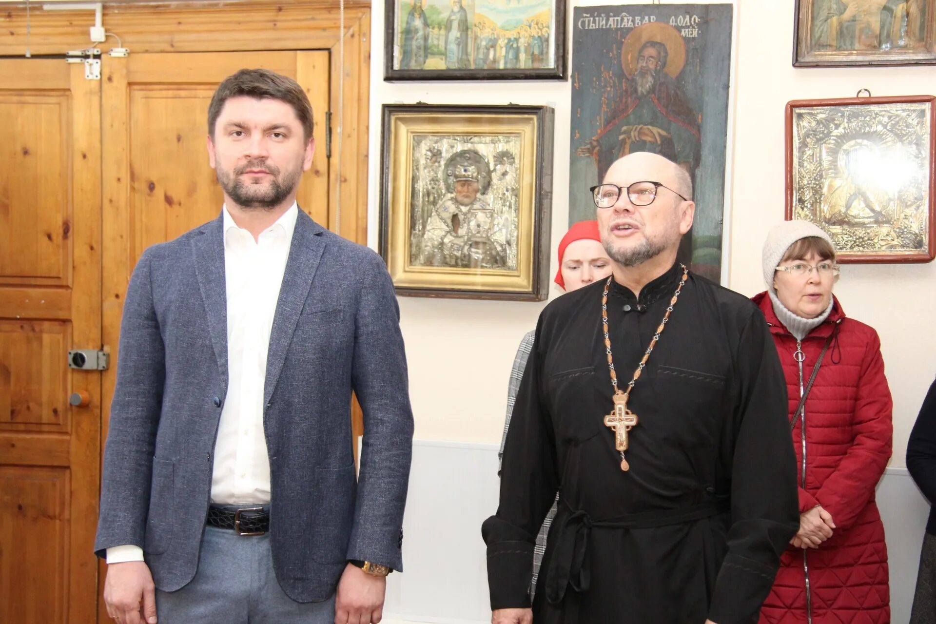 Служба в церкви сыктывкар. Служба в церкви сыктывкар. Служба в церкви сыктывкар. Свято-казанский храм сыктывкар кочпон. Владыка церковь.