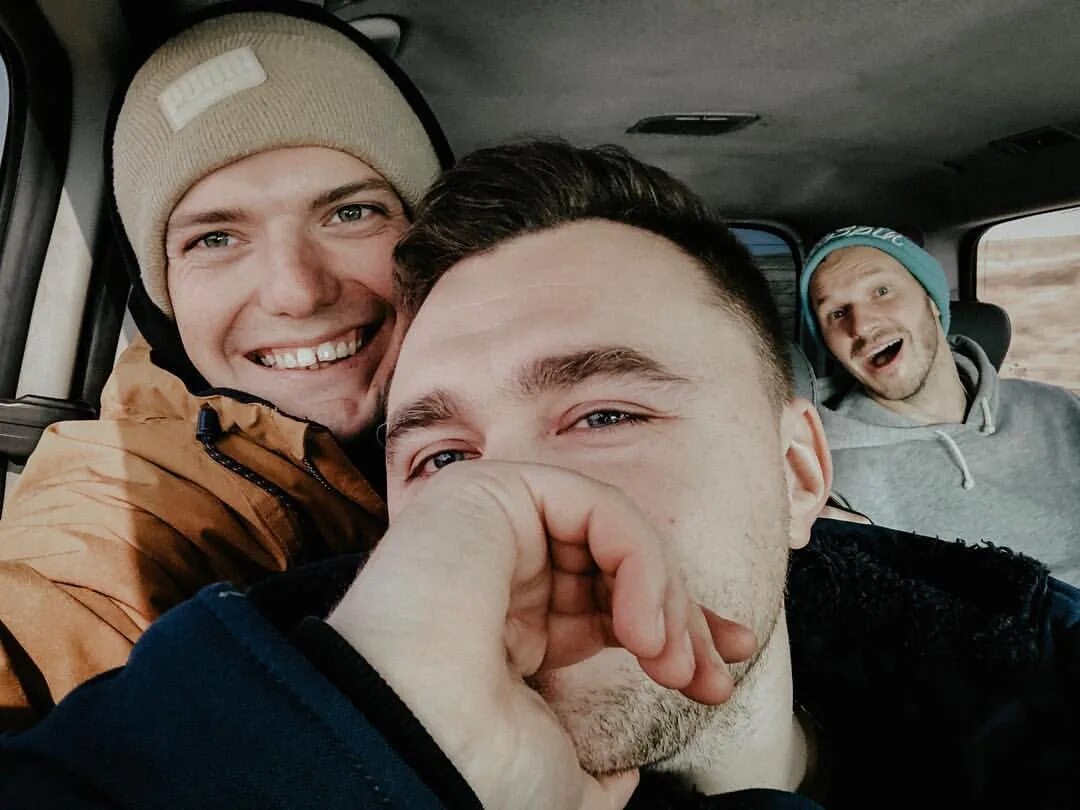 Билли бутчер и хоумлендер. Слово пацана маска. Ффгтв 2022. Включи канал пацана. Пап а как заднюю включать мем.