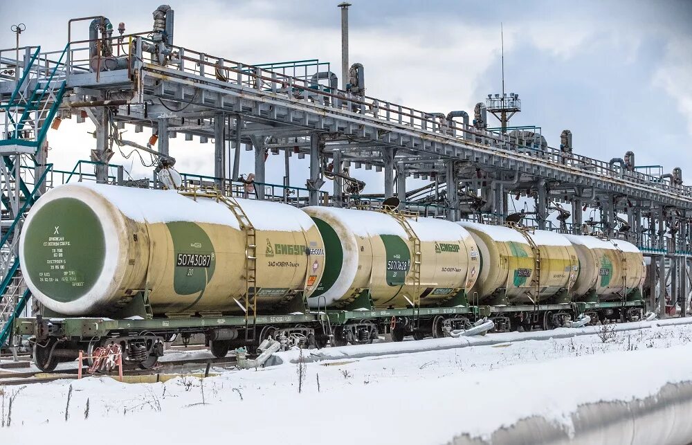 эстакада слива налива. куйбышевский нпз эстакада налива. железнодорожная эстакада слива нефтепродуктов. ж/д эстакада для слива нефтепродуктов. ж/д сливо-наливная эстакада.