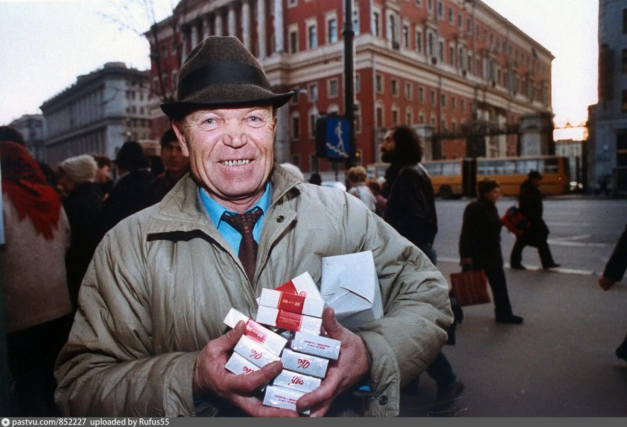 Общество в 90 е. 90 Е Россия улицы. СССР лихие 90-е. 90-Е годы в России. Россия 90-х годов.