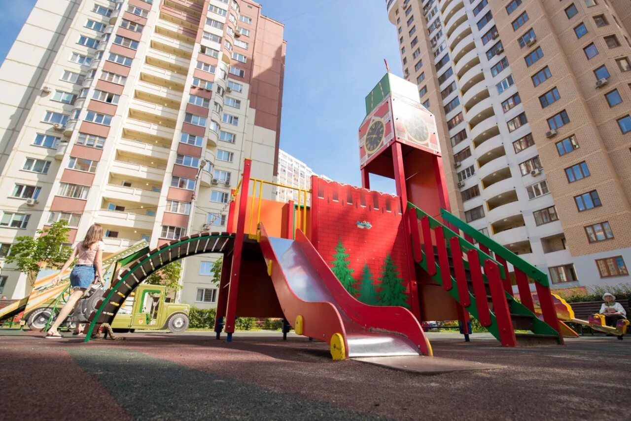 Лучшие дворы г реутов. Е реутов. Реутов дворик. Реутов благоустройство. Реутов детские площадки.