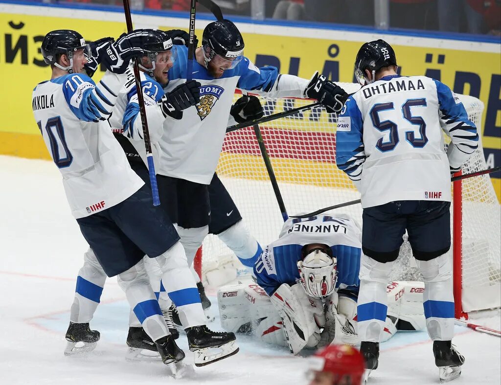 Финляндия сборная по хоккею 2009. Сборная Финляндии по хоккею. Хоккеисты сборной Финляндии по хоккею. Финляндия победа хоккей.
