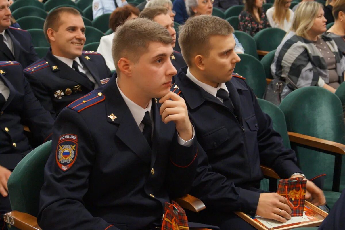 Проезд сотрудников органов внутренних дел. Проезд сотрудников органов внутренних дел. Проезд сотрудников органов внутренних дел. Курсанты мвд. Гаи щелково.