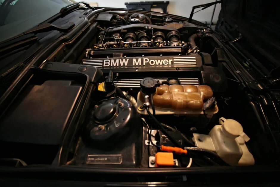 Бмв е 34 мотор. M5 e34 мотор. БМВ е34 1993. BMW m5 e34. E34 MPOWER engine.