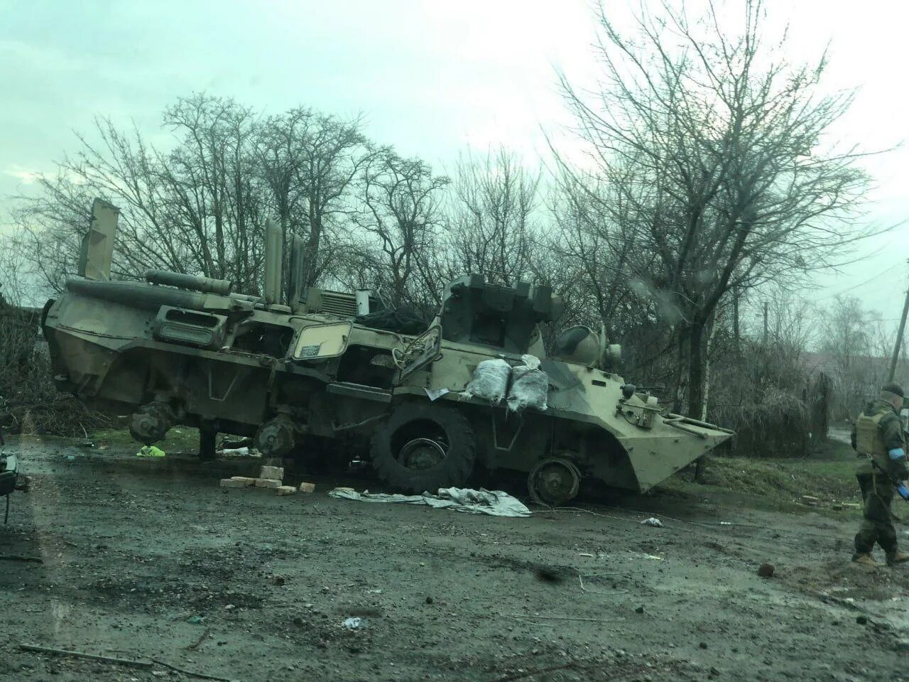 Парк подбитой техники. БТР-4 подбитый.