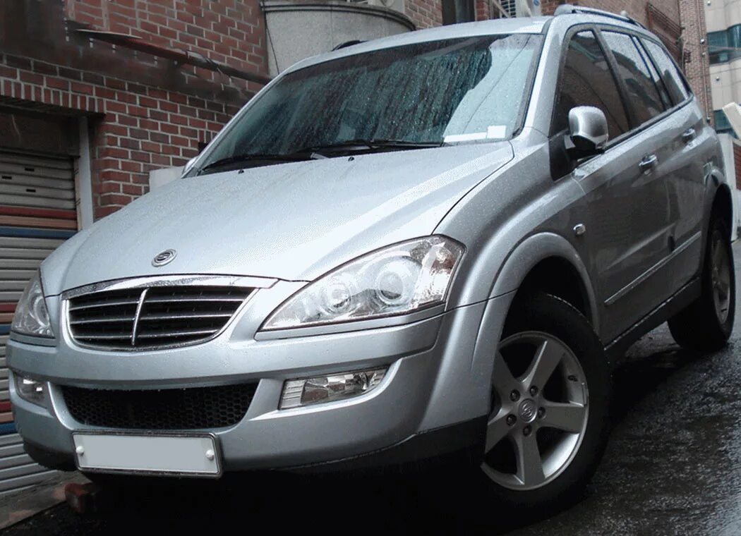 Rexton kyron. Кайрон 1. санг енг рекстон серебристый. ssangyong kyron похож на мерседес. мерседес похожий на кайрон.
