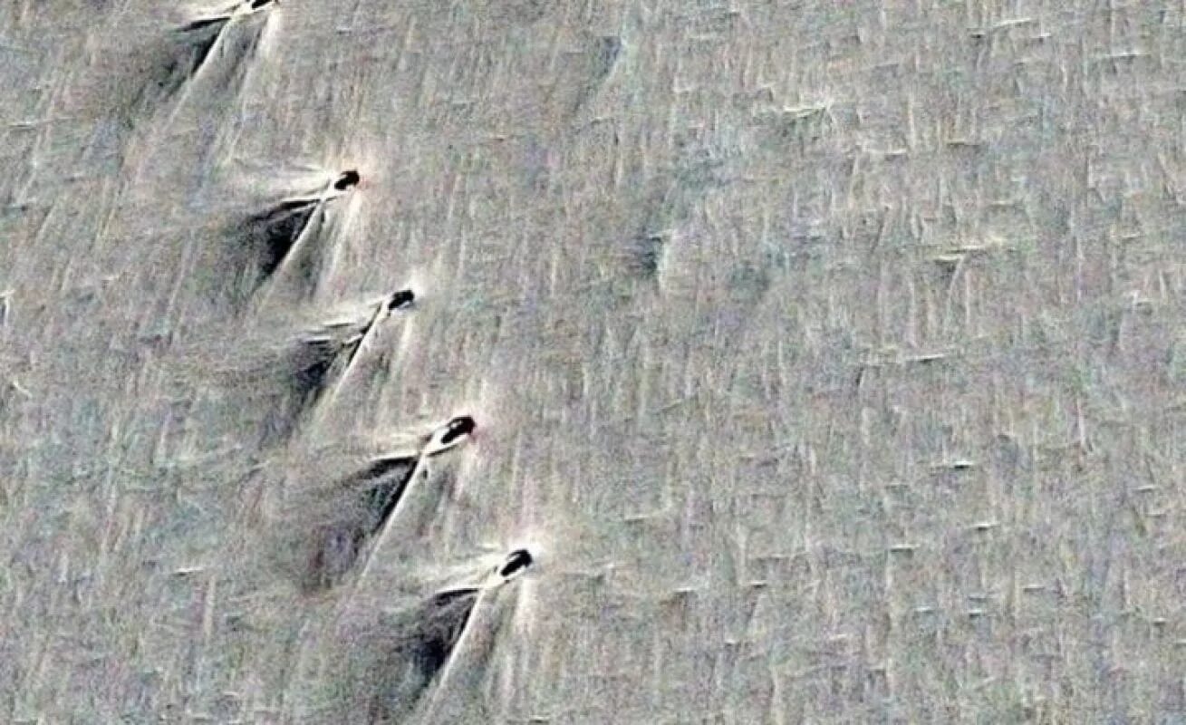 Необъяснимые объекты. Странные снимки со спутника Антарктида. Необъяснимые фото земли со спутника. Необъяснимые космические объекты. Необъяснимое рядом