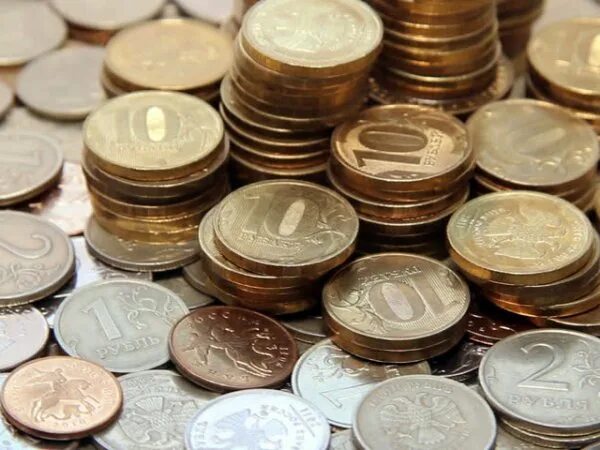 Монету дают во сне. К чему во сне мелкие монеты. видеть во сне монеты деньги рубли. к чему снятся деньги монетами. к чему снится железные деньги мелочь много.