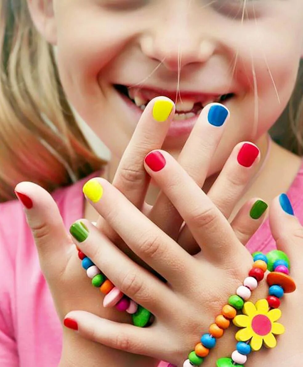 Маникюр 6 лет. Детский маникюр весенний. Детский маникюр с покрытием. Красивые ногти для детей. Красивый маникюр для детей.