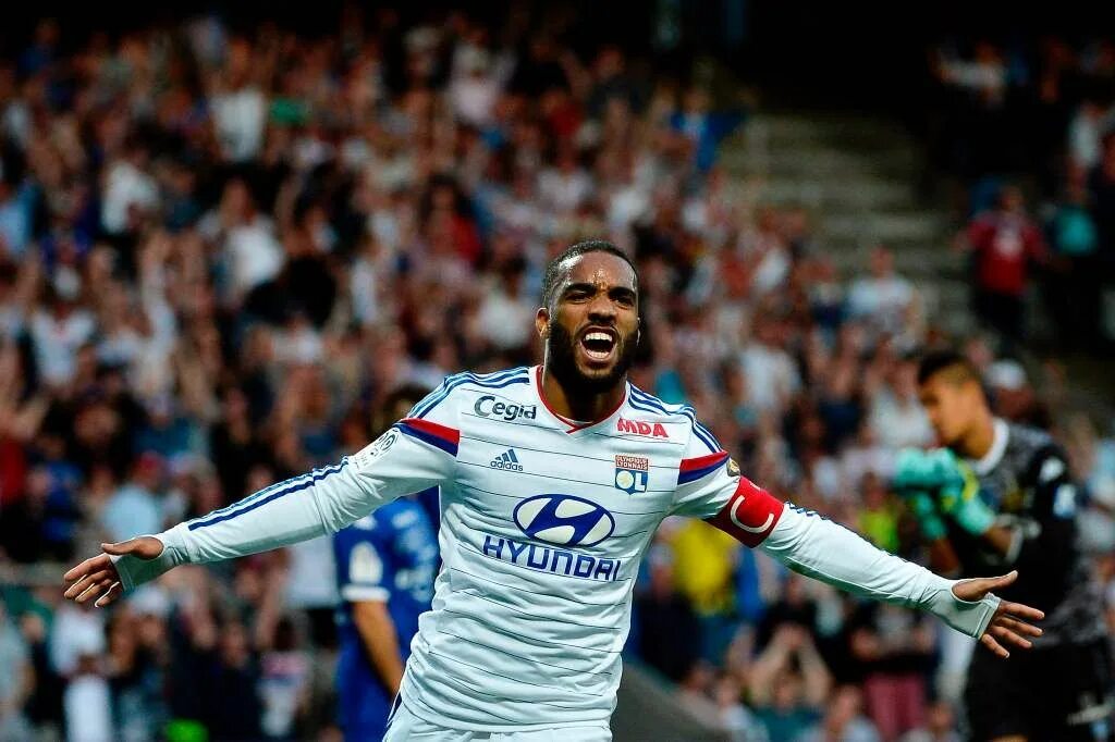 Лион арсенал. Ляказетт. lacazette. ляказетт футболист. лучшие игроки лиона.