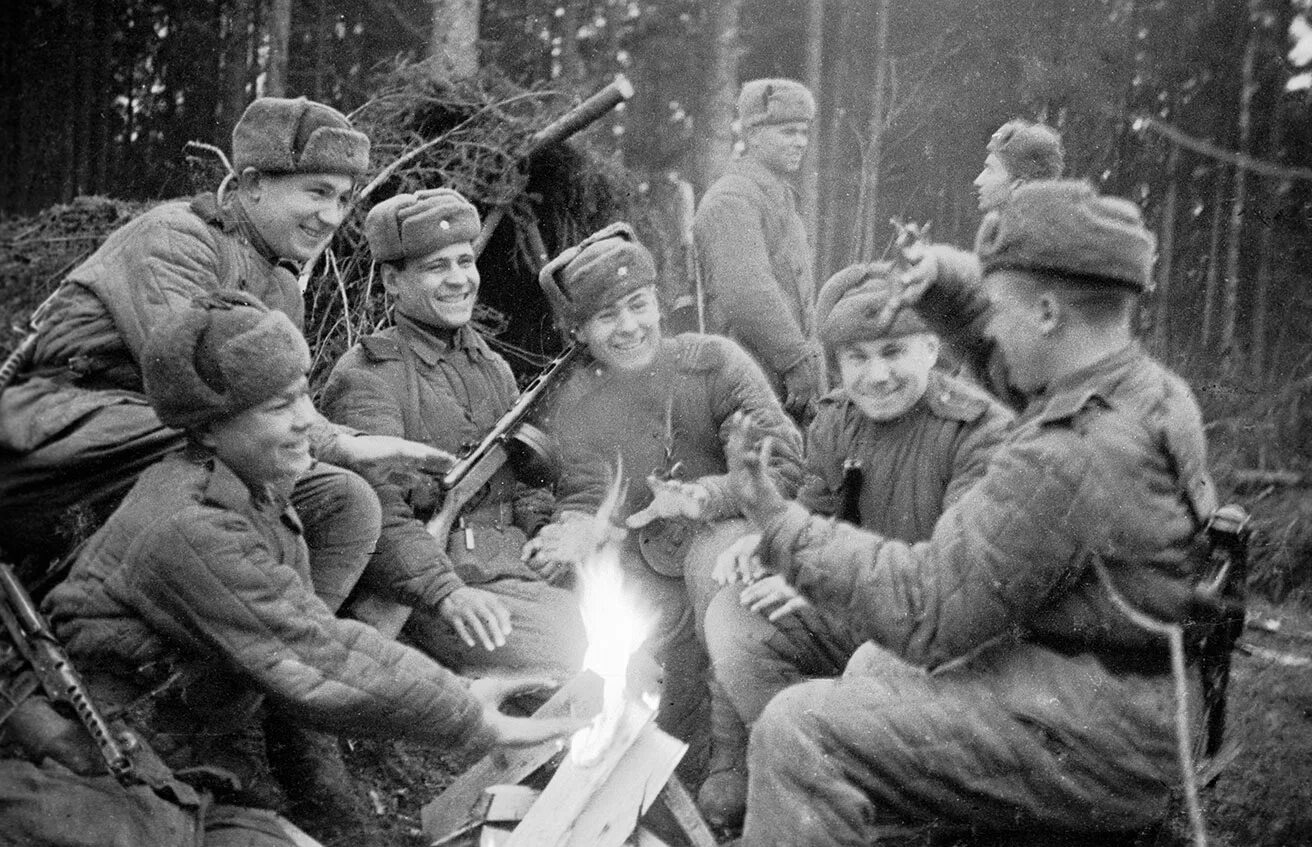 Хвойная в годы войны. Солдаты на привале ВОВ. Солдаты на привале 1941.