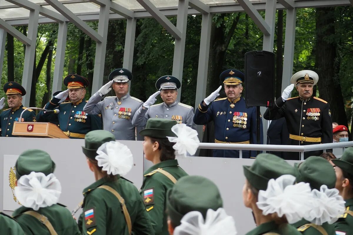 Врачи военно медицинской академии санкт петербург. Курсанты военно-медицинской Академии имени Кирова. Курсанты ВМЕДА Кирова. Военная медицинская Академия имени Кирова курсанты. Военная Академия им Кирова Санкт-Петербург.