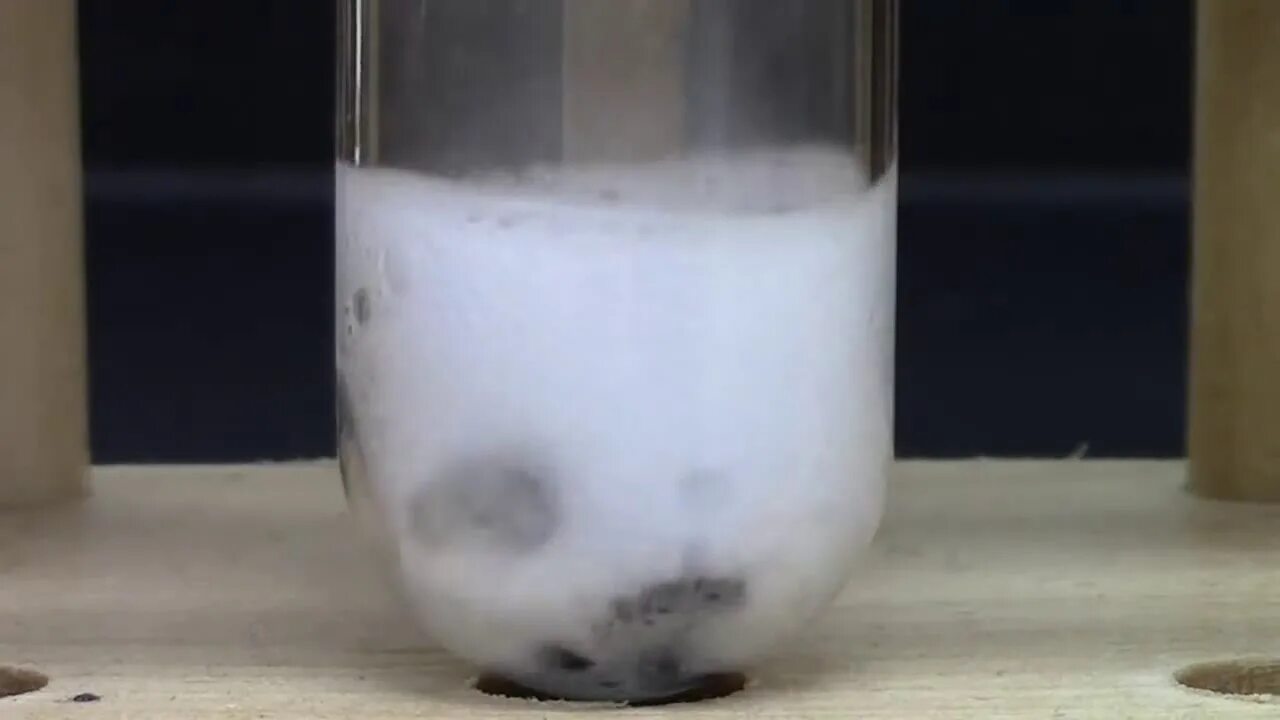 Карбонат цинка и серная кислота реакция. Calcium carbonate+hydrochloric acid. Карбонат кальция в пробирке. Carbonate Calcium in drilling. Calcium Reaction with Cold Water.