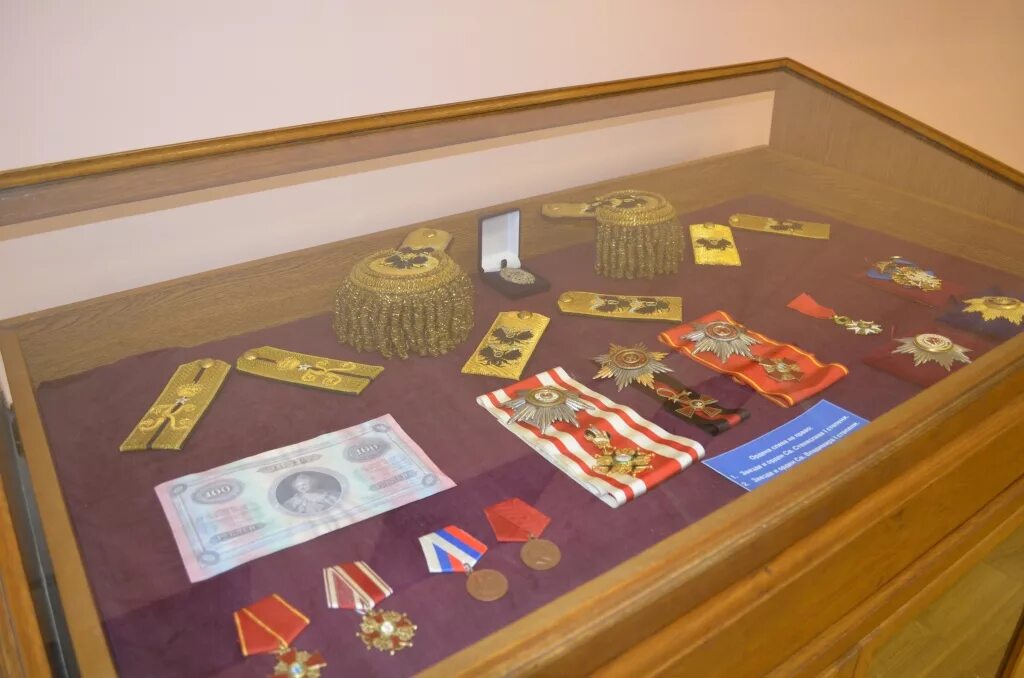 выставка награды великой отечественной войны. выставка орденов россии. м. выставка наград. экспозиция наград россии.