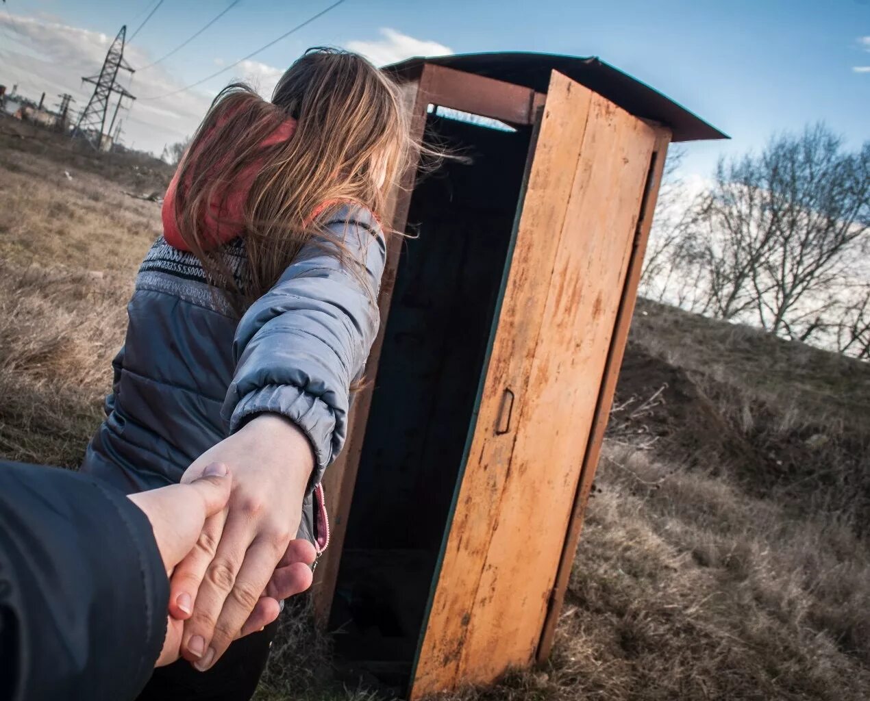 Просто пойдем со мной. Девушка ведет за руку. Следуй за мной парень. Девушка ведёт парня за руку. Мужчина ведет девушку за руку.