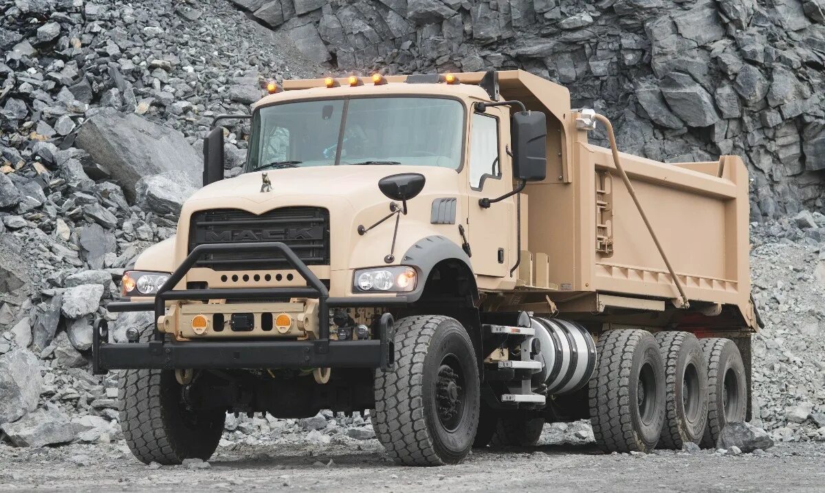 Mack defense snowrunner. Mack m917a3. mack defense m917. mack defense 4х4. mack m917a3 броневик.