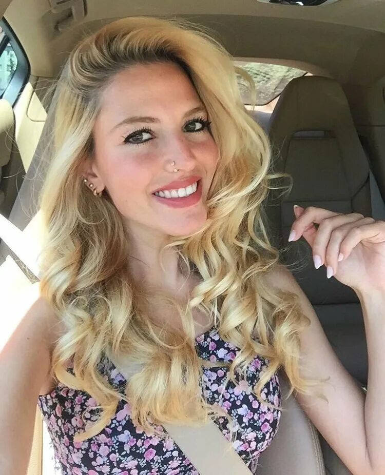 Диляра озтунч турецкая актриса. Диляра озтунч. Диляра озтунч турецкая актриса. Диляра озтунч карьера. Диляра озтунч dilara öztunç.