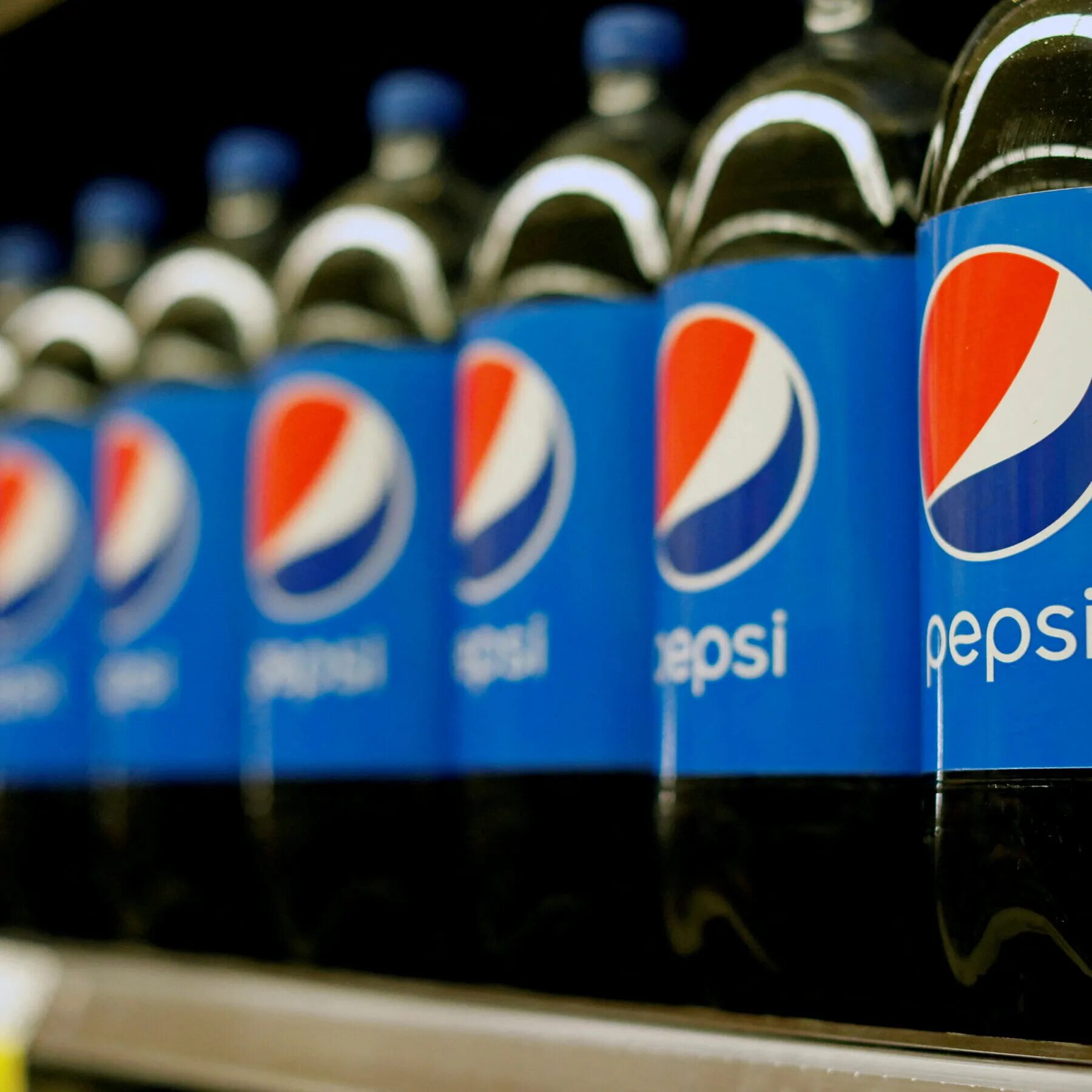 Pepsi 1л узбекистан. Пепси футбол. Компания пепсико. Напиток газированный пепси 2 л. Пепси.