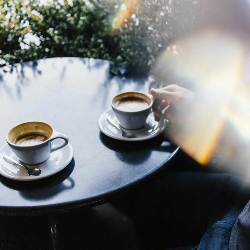 Два утра. Кофе вдвоем. Кофе на двоих. Утренний чай на двоих. Кофе романтика.