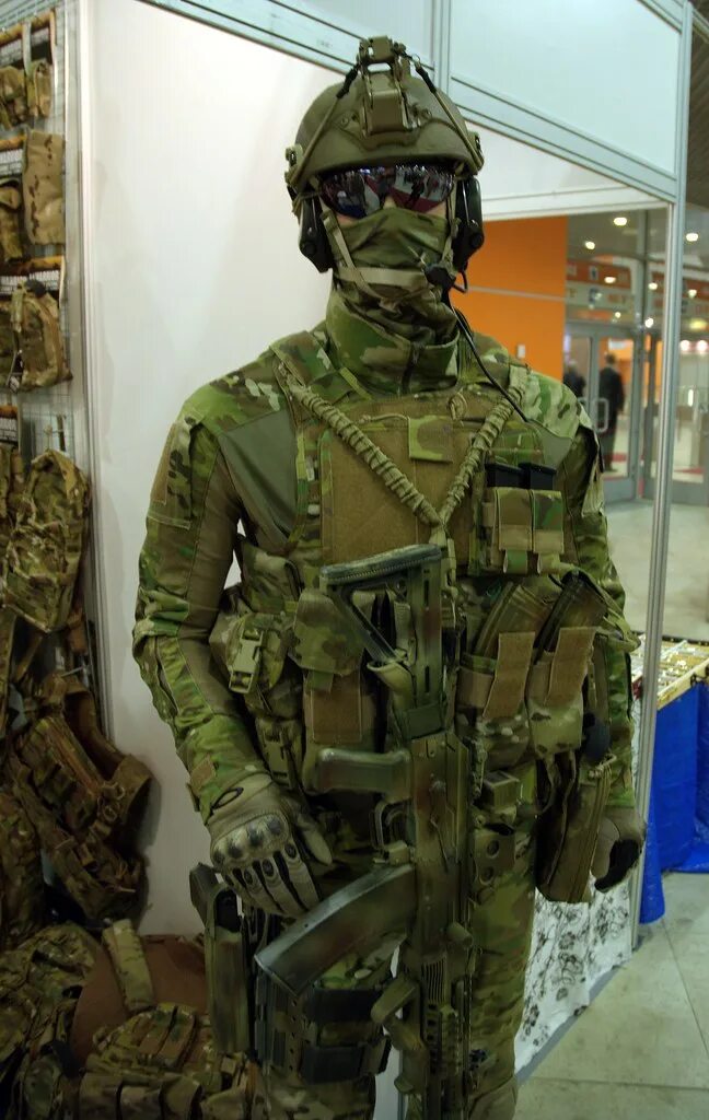 Экипировать. Softshell 5. Обмундирование страйкбола emr. Тактикал гир страйкбол. Милитари бронежилет.