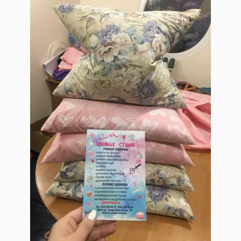 Старая подушка. Куда сдавать старые подушки. Скупка подушек и перин. Фото старых подушек. Скупают старые подушки перины.