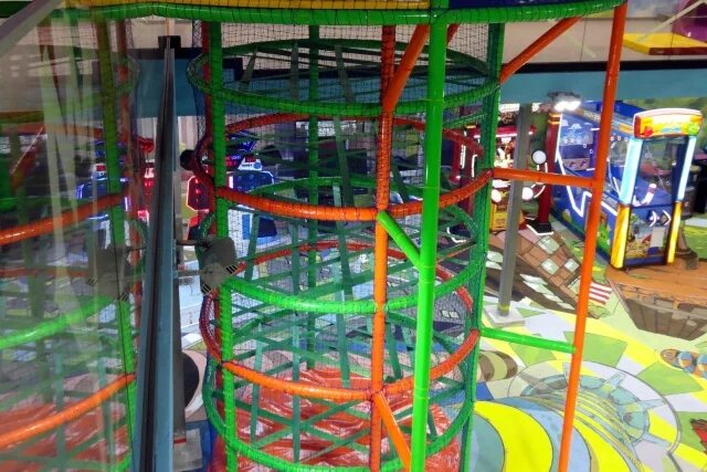 детский батут для ресторана. планета панорама пермь кафе зона. кинотеатр октябрь пермь развлекательный центр. окта пермь. батута ресторан.