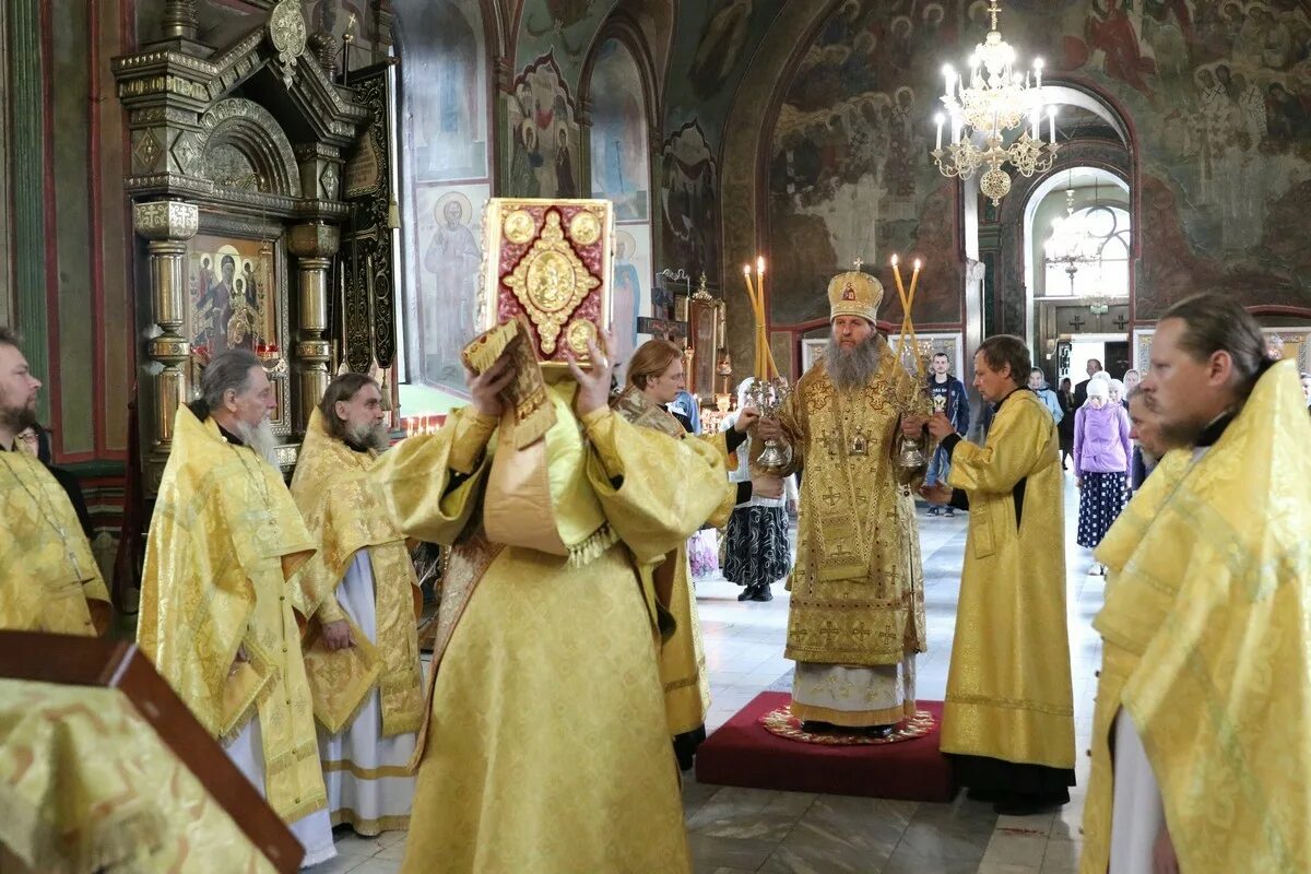 Благочинный севастопольского округа протоиерей сергий халюта. Молебен у памятника князю владимиру. Крещение руси. Праздник крещения руси 2021. Крещение руси 2022.