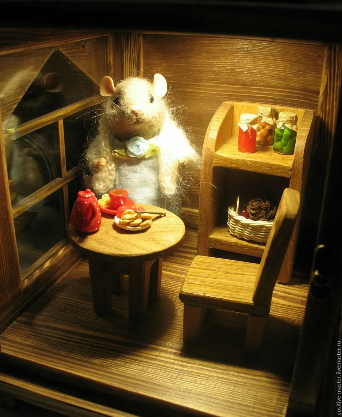 Домик для мышей. Фотограф саймон делл. Домик мышей в природе. Домик для мышей. Мышка в норке.