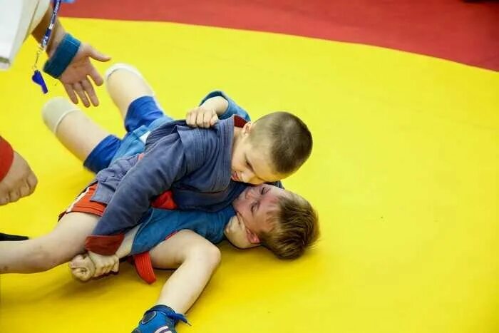 Школа 70 тольятти тренер самбо. Самбо зал курьяново. Спортивное самбо. Спортивные секции самбо. Самбо юноши.