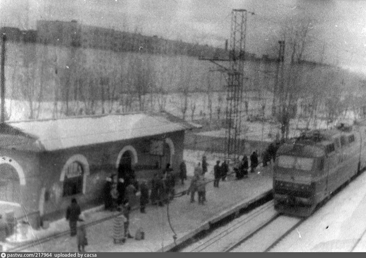 Электричка никольское реутов. Станция Реутово. Станция Реутово 60 1968 года. Станция Реутово фото. Платформа Реутов камеры.