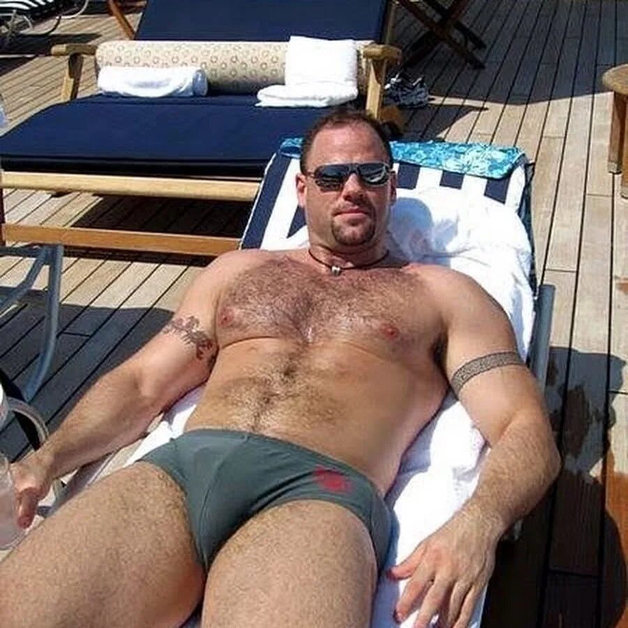 Speedo bulge dads. Турецкий Daddy Bear. Muscle Bear big bulge. Big dick daddy