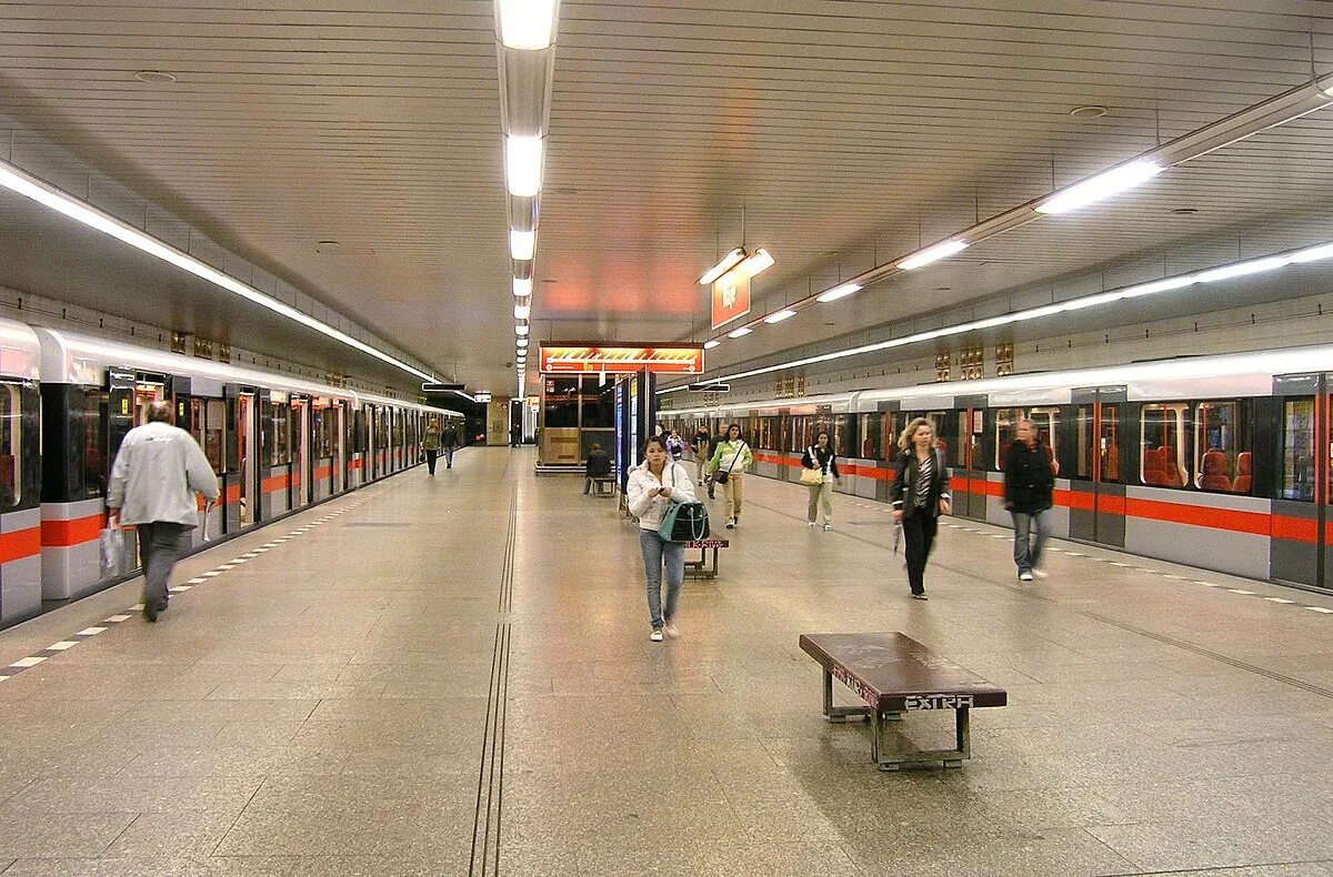 Опатов (станция метро). Платформа метро. Палмовка прага. Метро пражская сегодня. Метро пражская сегодня.