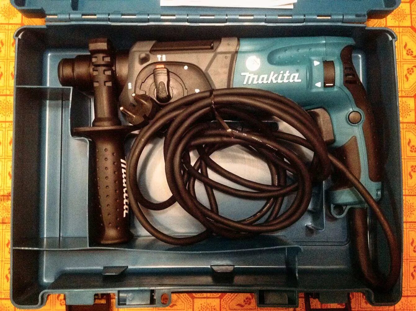 Куплю перфоратор hr2470. Перфоратор Makita hr2470 оригинал. Перфоратор сетевой Makita hr2470 (2.7 Дж). Перфоратор Makita 108v. Перфоратор Макита hr24.