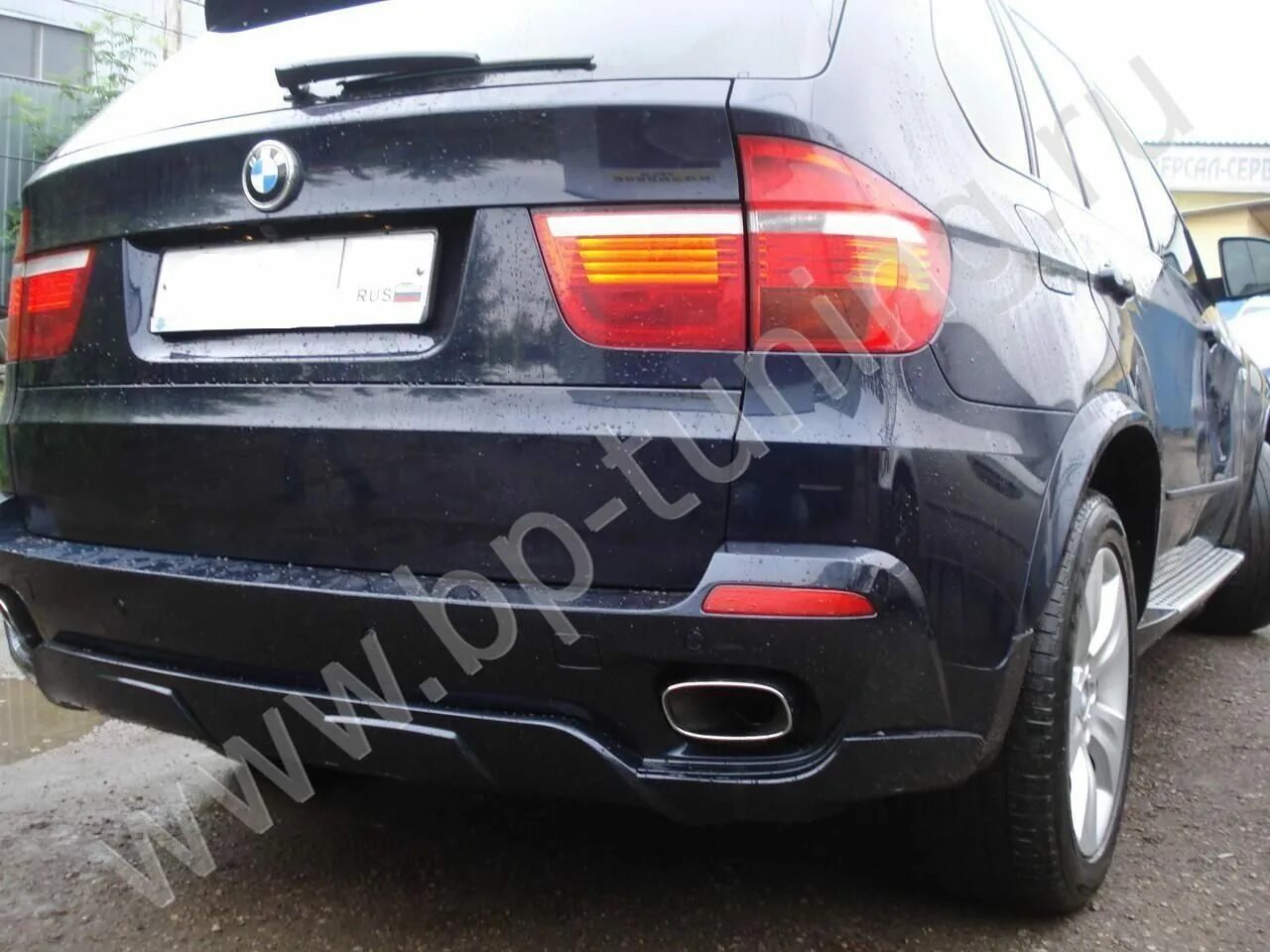 Задний бампер бмв е53. Bmw e70 расширители арок 4.8. расширители арок бмв х5 е70. диффузор на задний бампер бмв х5 е53. насадки 4.4 е53.