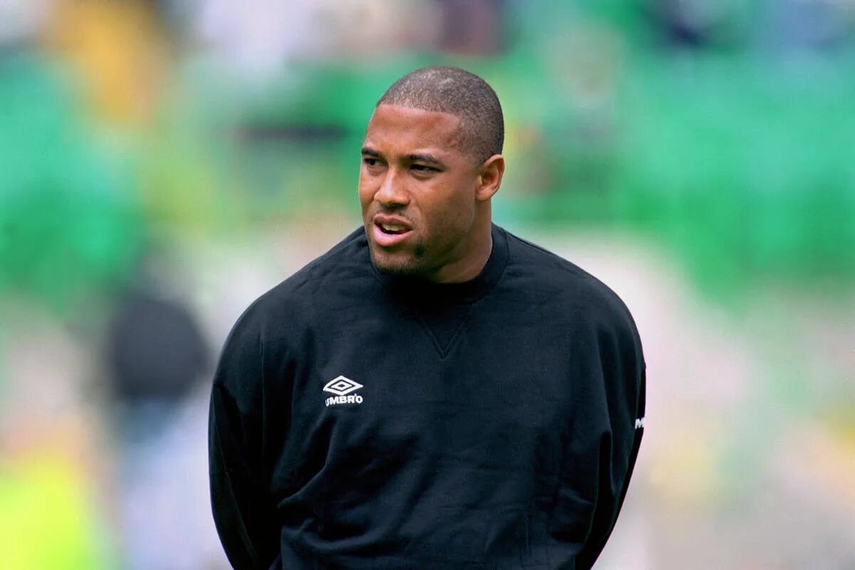 Джон барнс ливерпуль. John barnes liverpool. Джон барнс футболист. Барнс джон фото. Джон барнс.