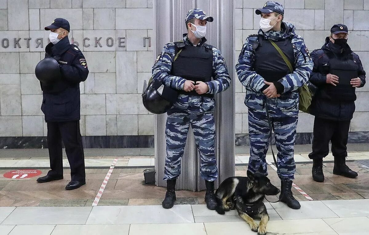 Убивают ли полицейские. Московские полицейские. Полиция Москвы. Полицейский России. Полиция задержала в Москве.