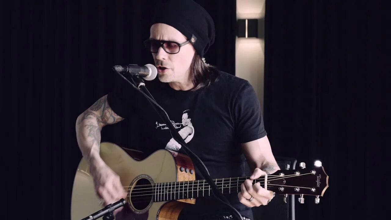 Myles kennedy the art of letting go. Myles kennedy. майлз кеннеди американский музыкант.