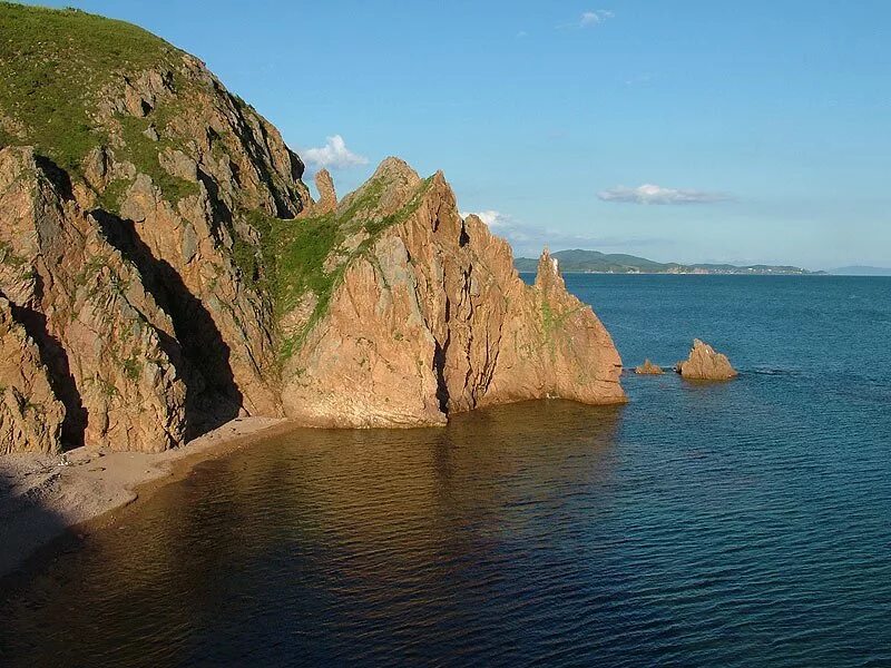 Бухта пяти охотников приморский край фото. Бухта слона остров путятин. Остров путятин бухта мраморная. Бухта полуостров гамова заповедник. Бухта гертнера приморский край.