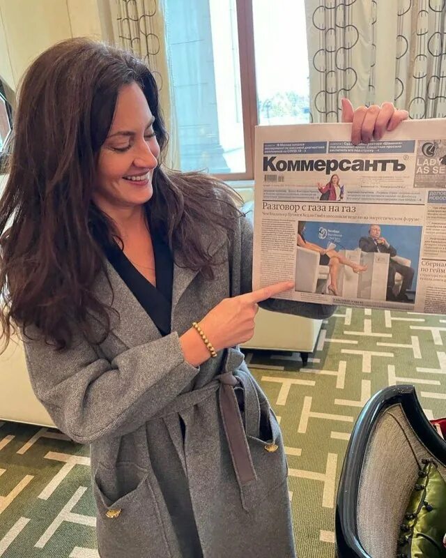 Журналистка cnbc хедли гэмбл. Журналистка хэдли гэмбл. Hadley gamble журналистка. Хедли гэмбл журналистка. Журналистка гэмбл ноги.