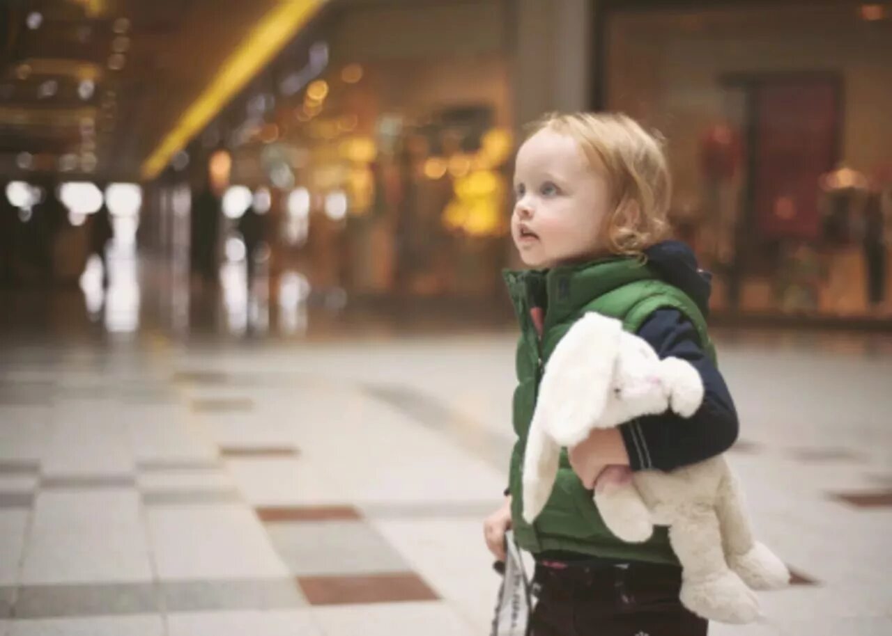 К чему снится маленький ребёнок. К чему снится найти ребенка на улице. Сонник терять искать детей. К чему снятся поиски своего ребенка. Обиженный ребенок.