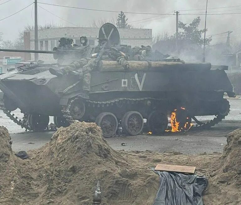 ВСУ на Донбассе уничтожили восемь танков и семь беспилотников, бои не прекращают