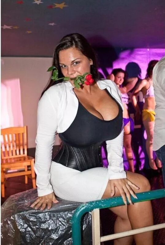 Мия зарринг грудь. Девушки 12 размер. Мия зарринг 2021. Мария (мия) зарринг. Мария мия зарринг-12 размер бюста.